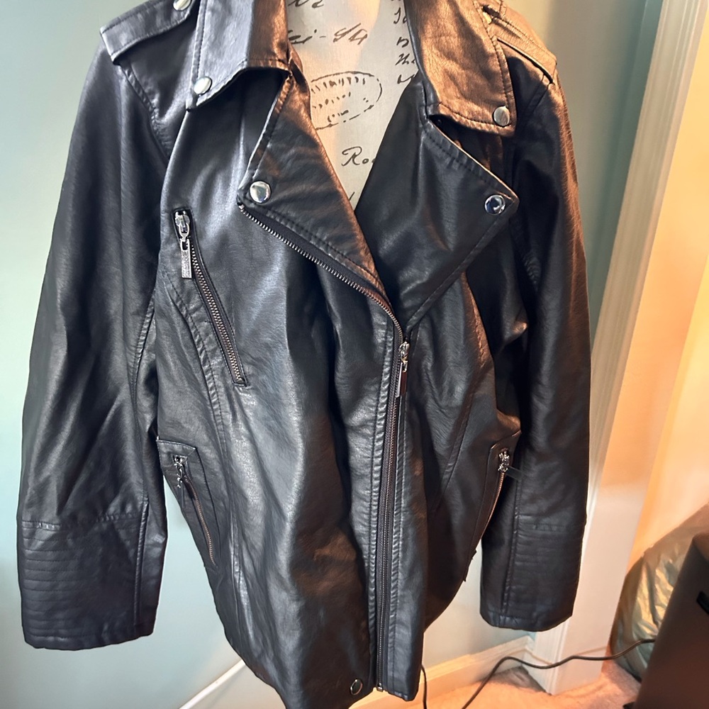 Women’s Apt 9 Leather Jacket EUC worn twice check it out amazing detail XXL
